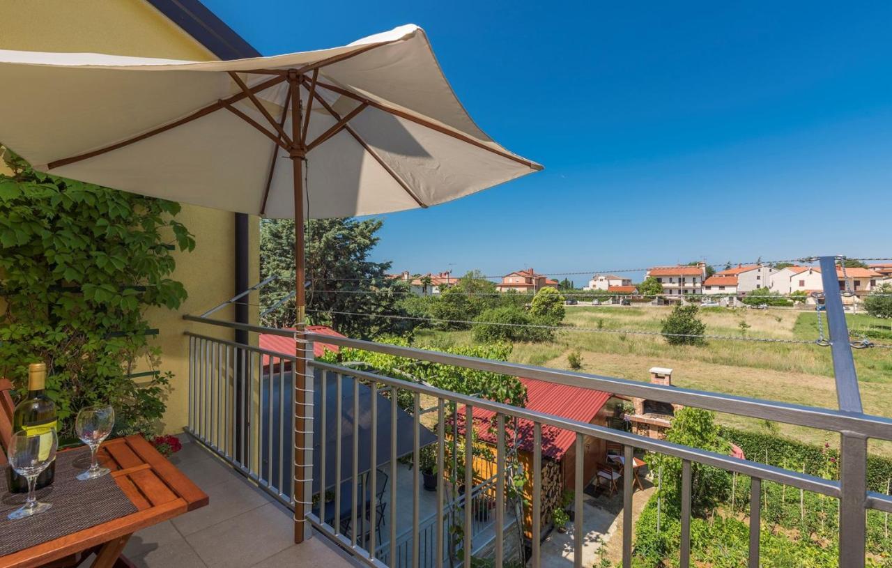 Apartment Nensi Porec Bagian luar foto