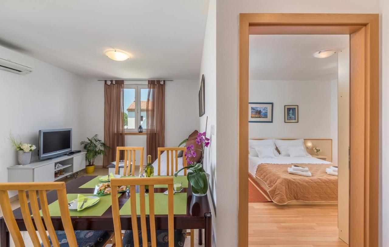 Apartment Nensi Porec Bagian luar foto