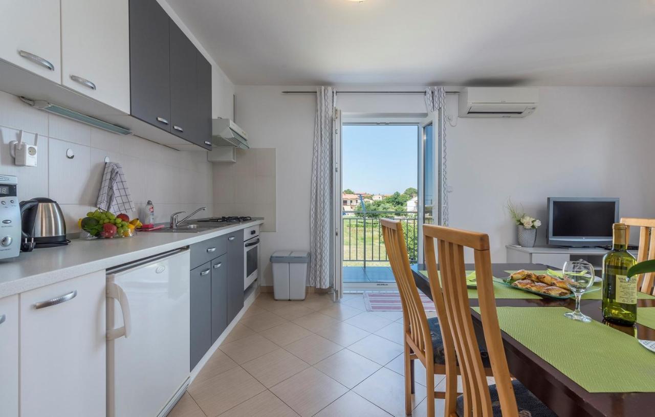Apartment Nensi Porec Bagian luar foto