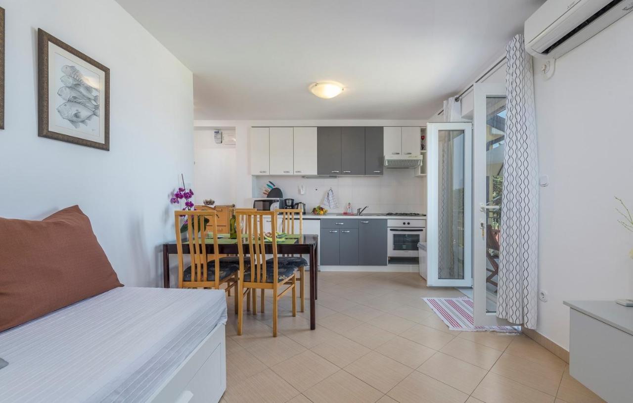 Apartment Nensi Porec Bagian luar foto