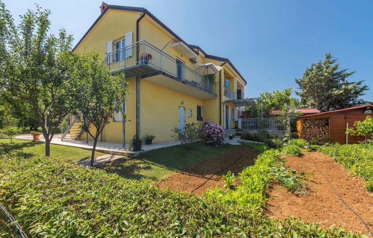 Apartment Nensi Porec Bagian luar foto