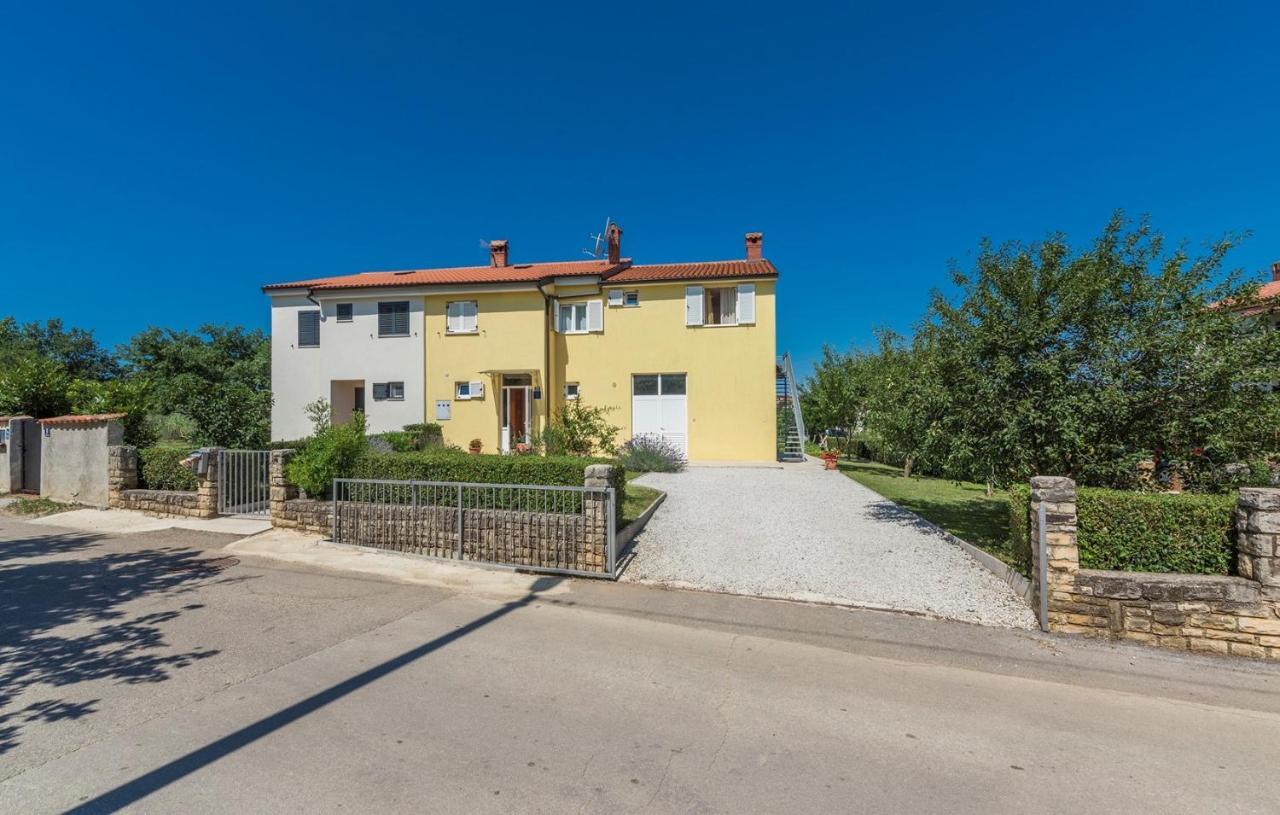 Apartment Nensi Porec Bagian luar foto