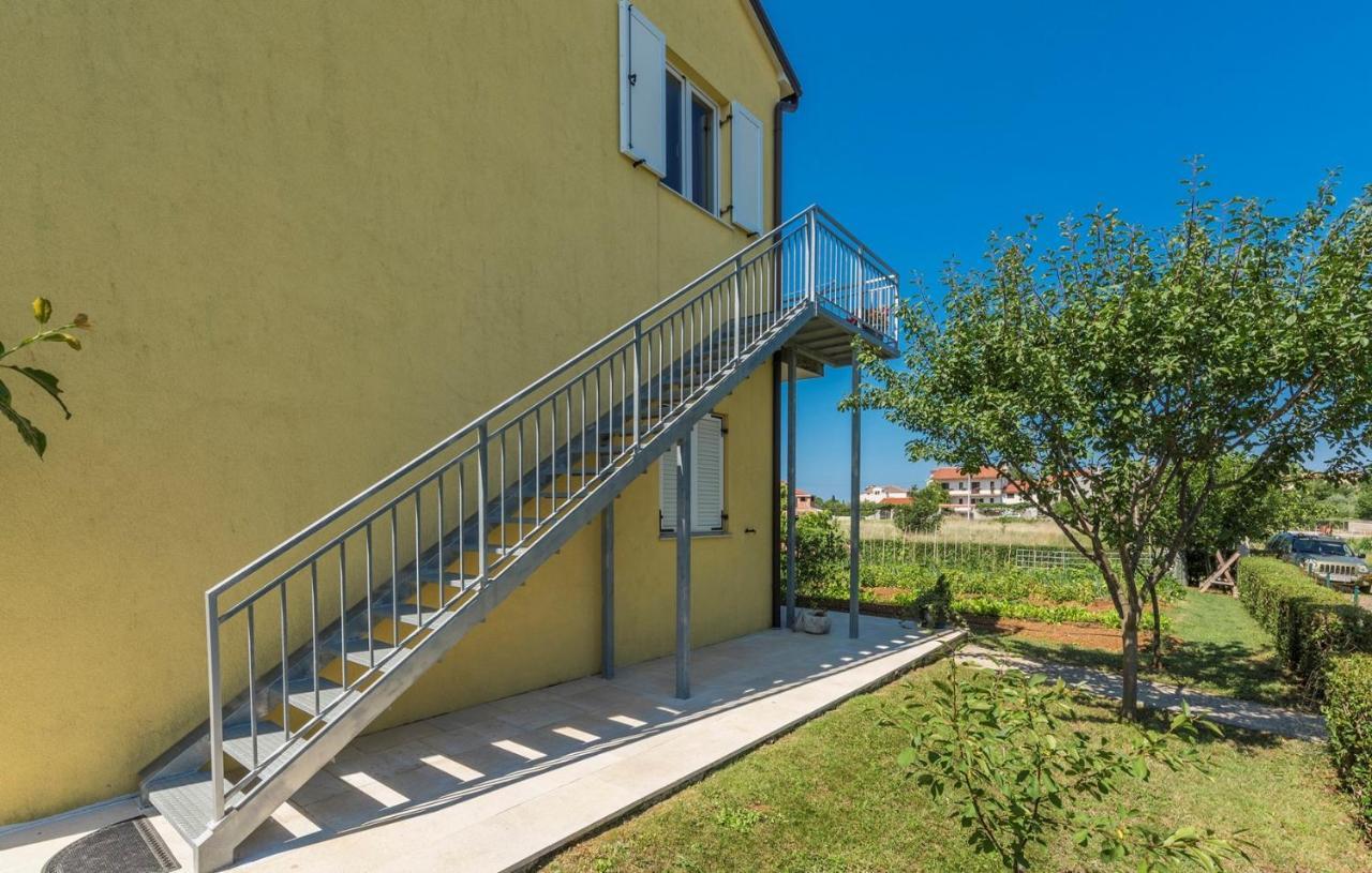 Apartment Nensi Porec Bagian luar foto