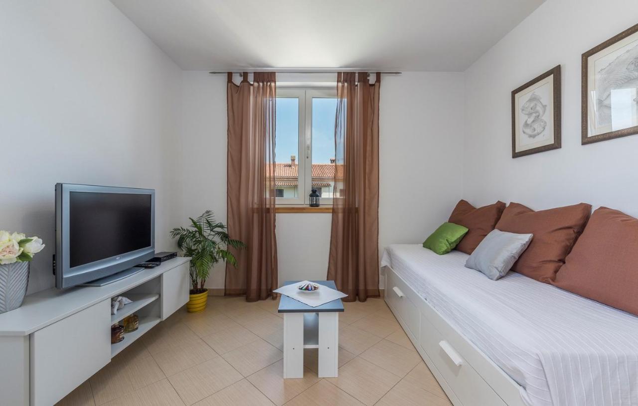 Apartment Nensi Porec Bagian luar foto